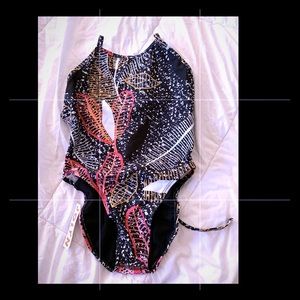 Jolyn Gavin 2 tie-back, 26 NWT